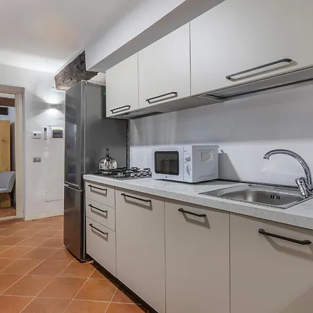 Appartement Guesthost - Charming Int - 3 Ferrara