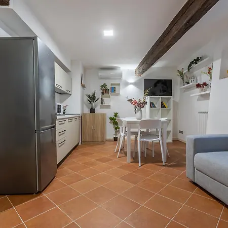 Apartment Guesthost - Charming Int - 3 Ferrara