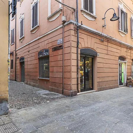 Guesthost - Charming Int - 3 Appartamento Ferrara