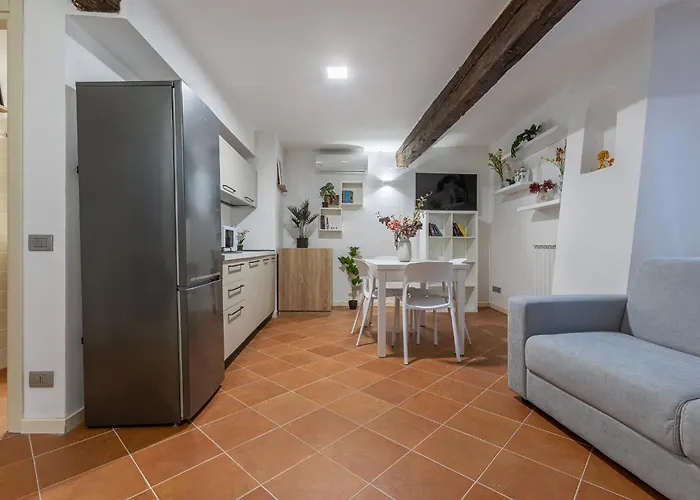 Apartment Guesthost - Charming Int - 3 Ferrara