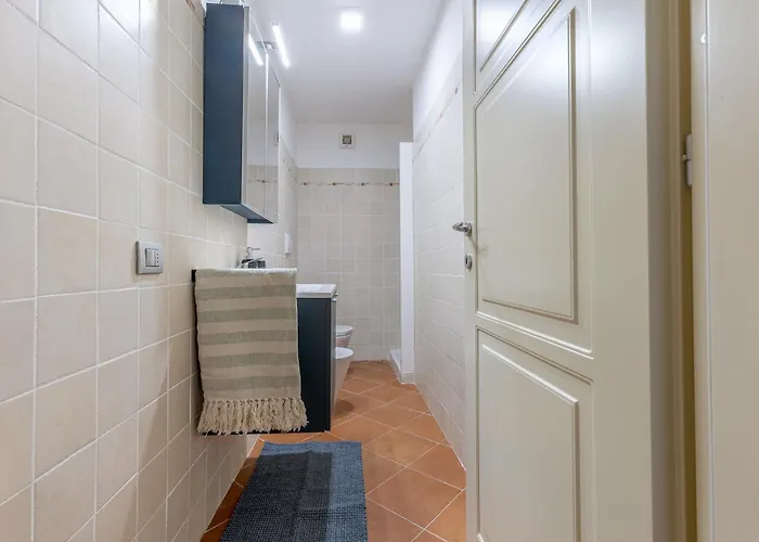 Apartment Guesthost - Charming Int - 3 Ferrara