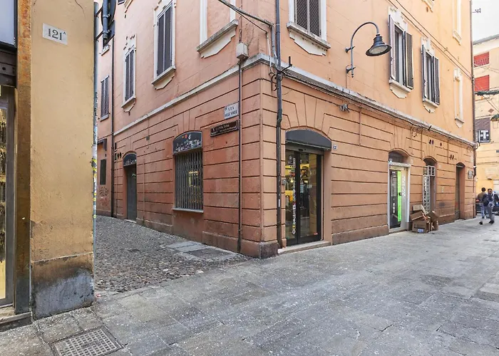 Guesthost - Charming Int - 3 Apartment Ferrara